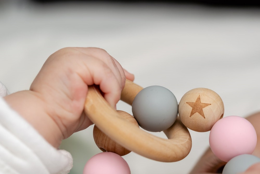 0歳　赤ちゃん　知育玩具　木製